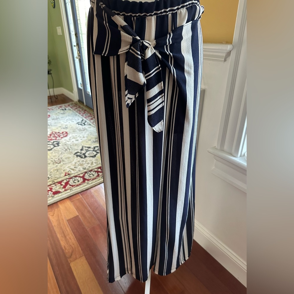 Green envelope, Blue and white stripes pants size L